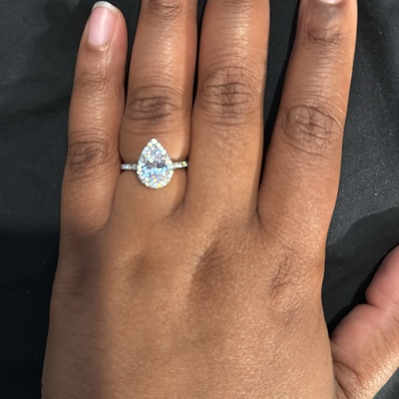 Sterling Silver Cubic Zirconia Water-drop Wedding/Engagement ring/promise ring - Picture 6 of 7